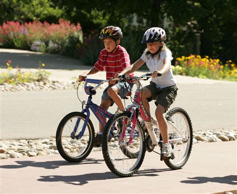 On a one-way street, people on bikes may ride on the left side as far to the left as safely possible, with the same exceptions described above. CVC 21202. On streets and roads with bike lanes: People riding bikes must use the bike lane. However, they can leave the bike lane and ride in the traffic lane when: